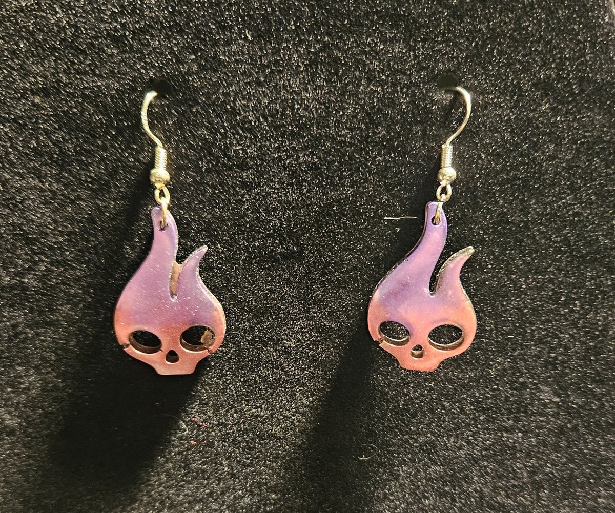 Small fire skull earrings 