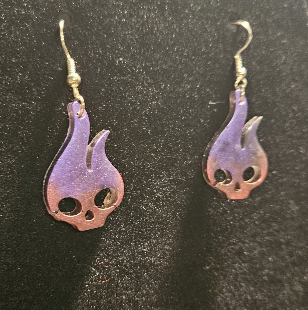 Small fire skull earrings 