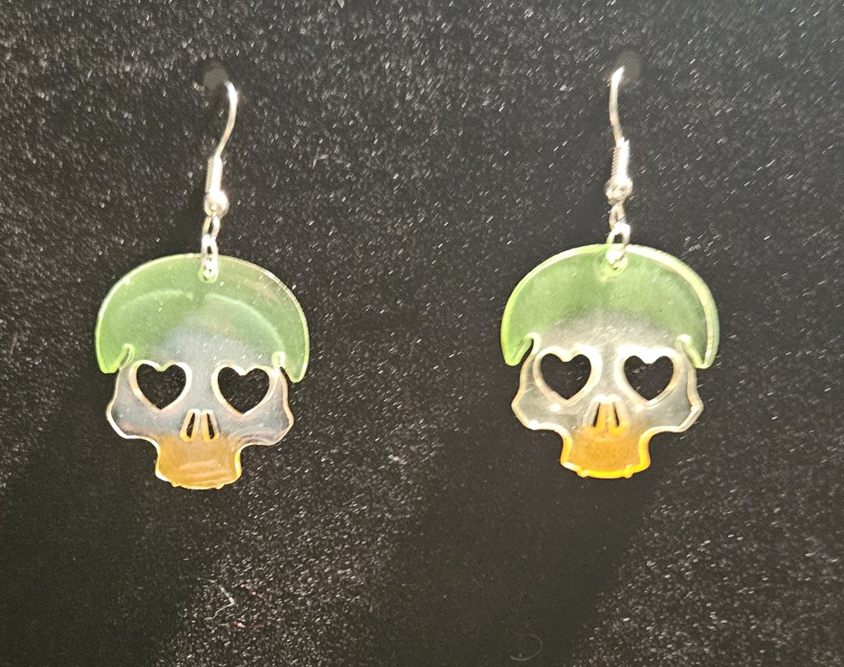Heart eye skulls