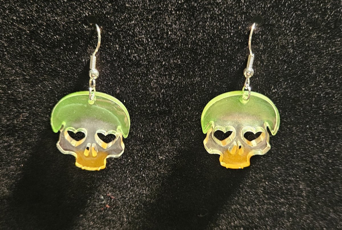 Heart eye skulls