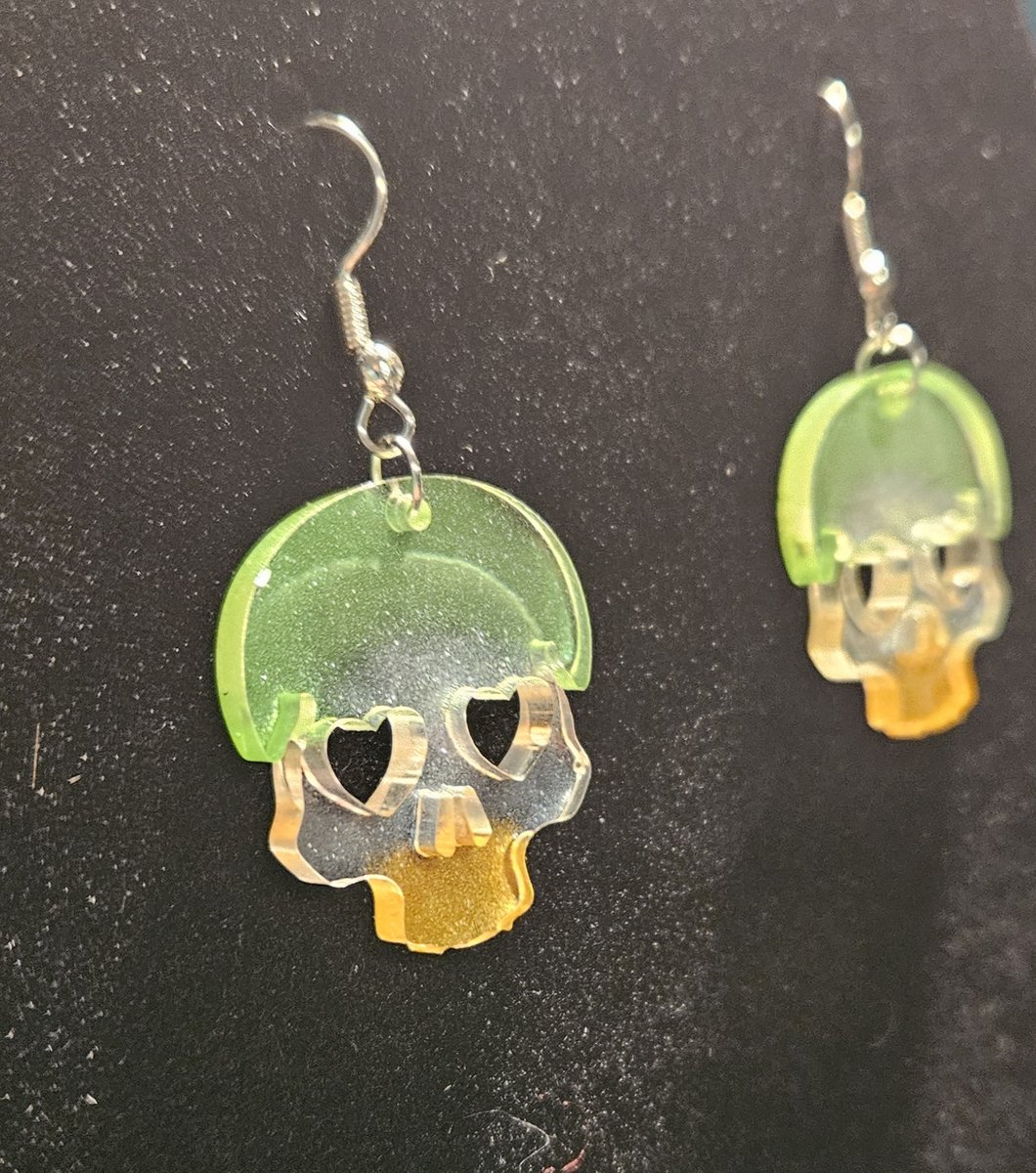 Heart eye skulls