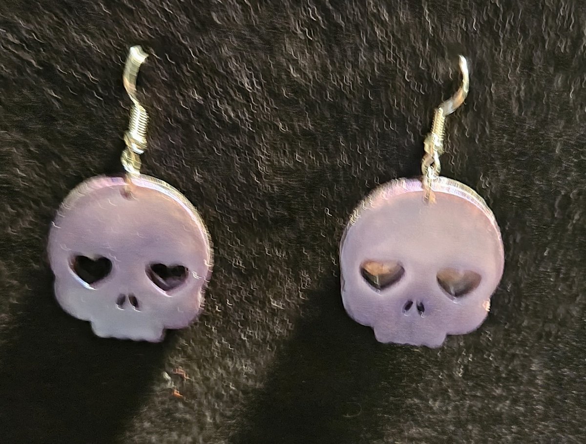 Heart eye skulls