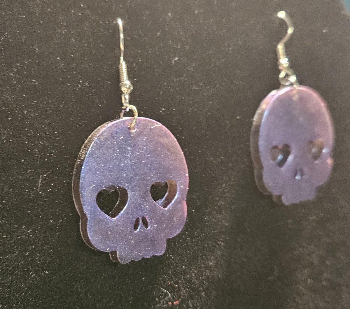 Heart eye skulls