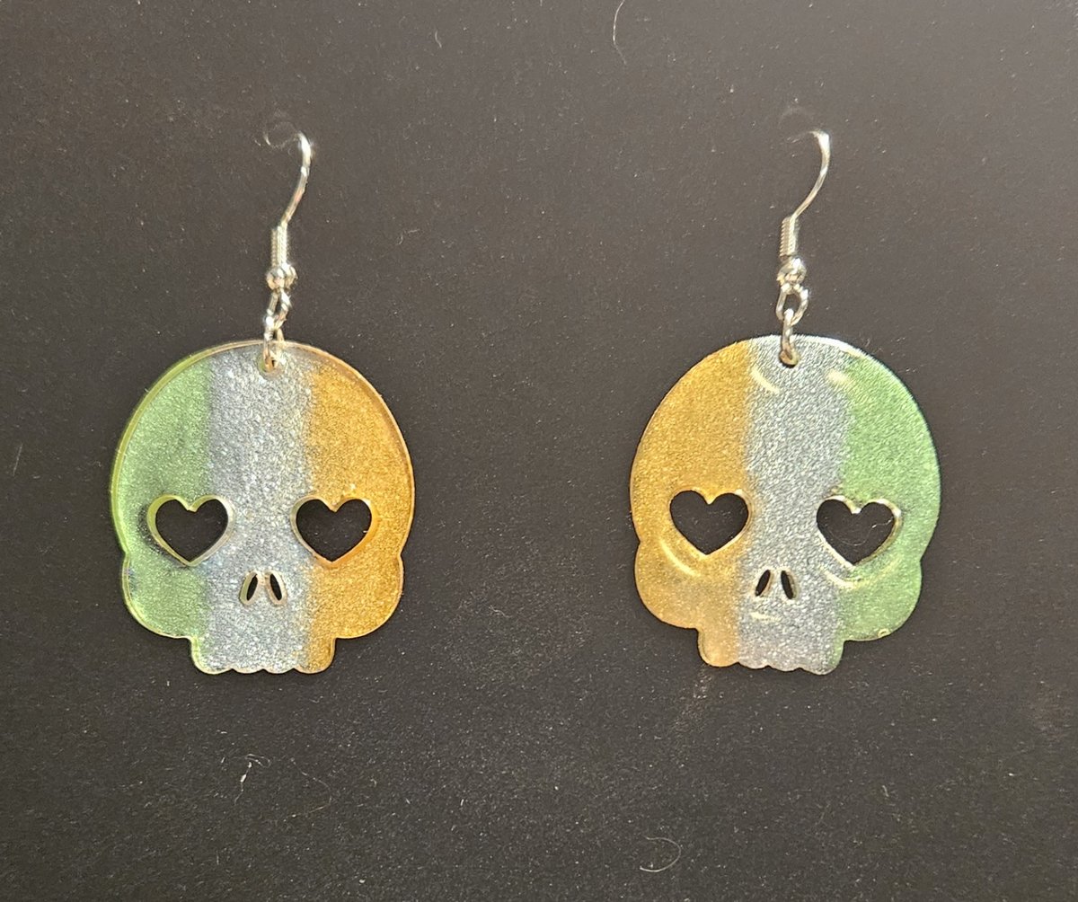 Heart eye skulls