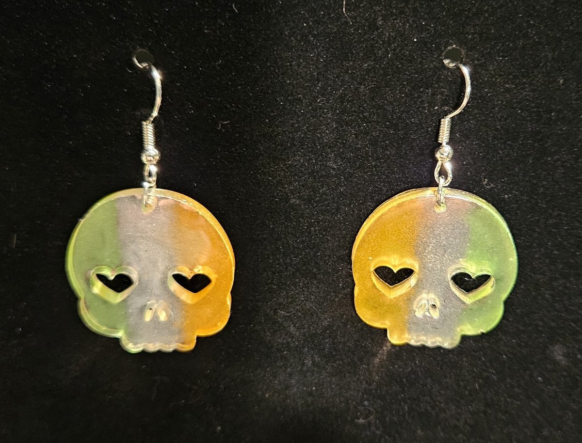 Heart eye skulls
