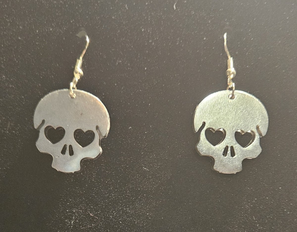 Heart eye skulls