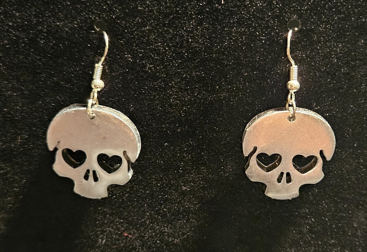 Heart eye skulls