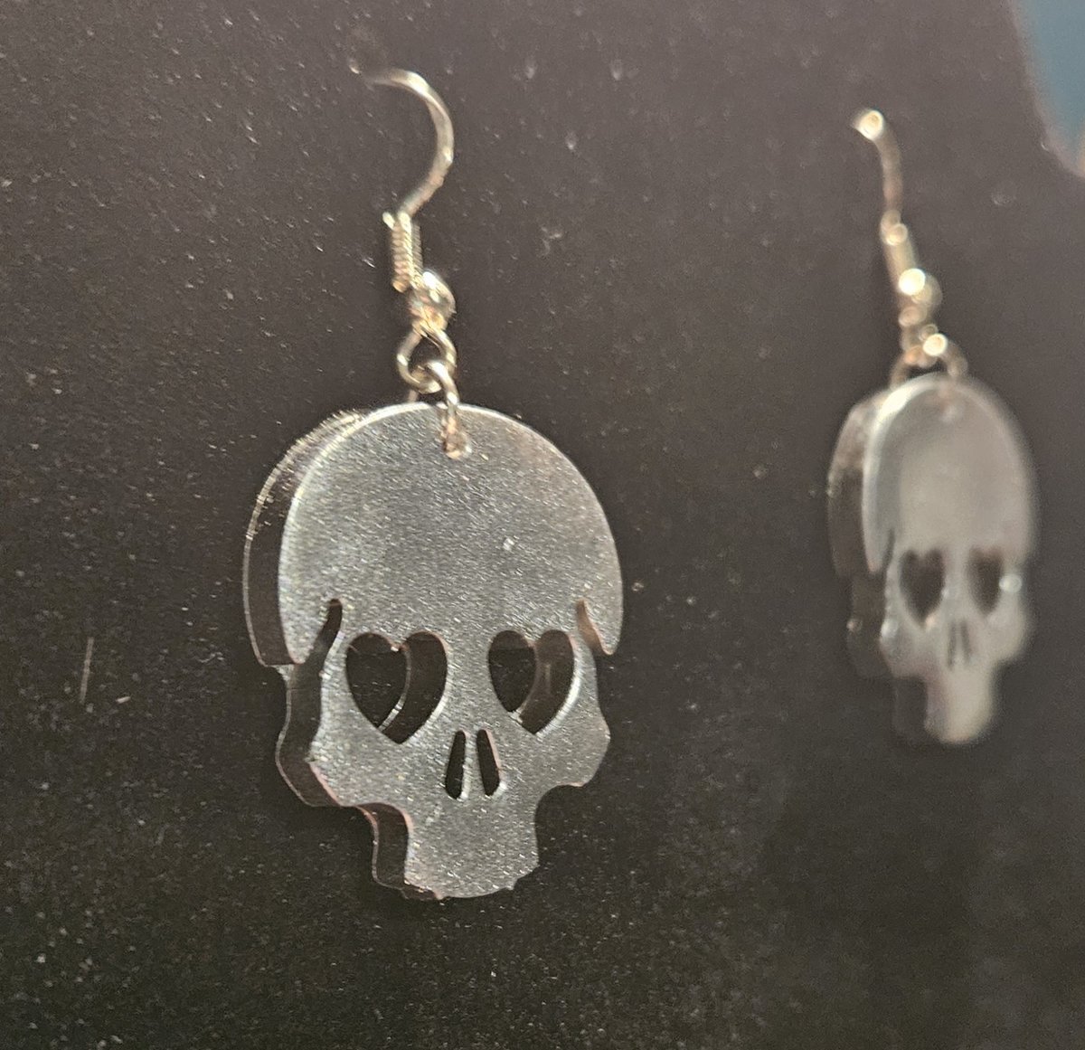 Heart eye skulls