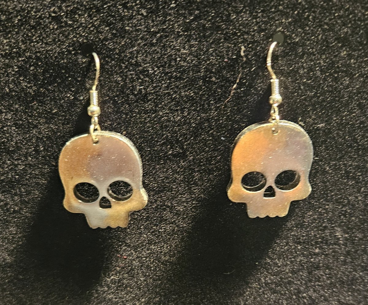 Silver and Gold skulls