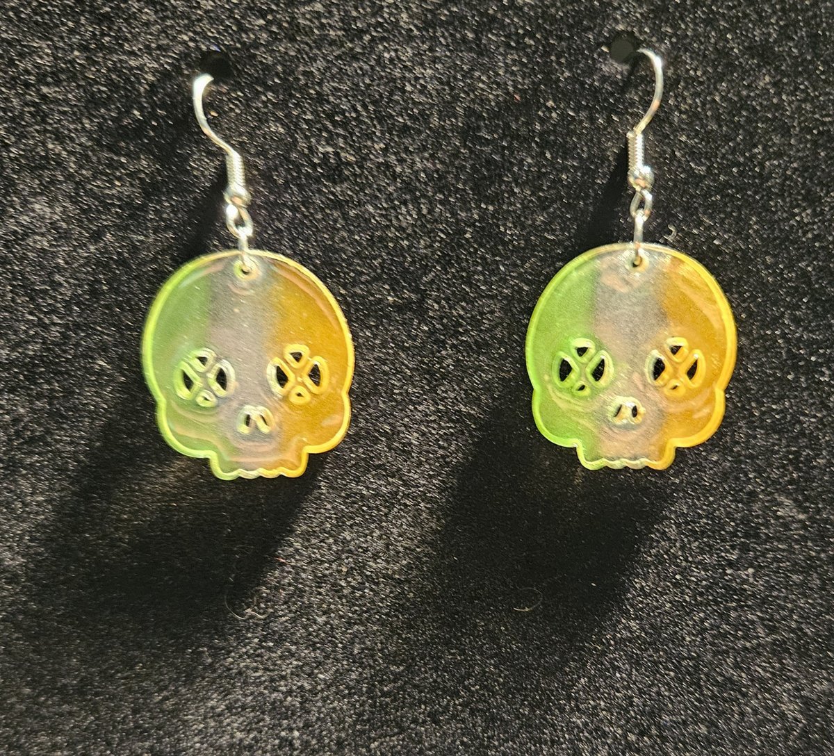 Cross eye skull earrings 