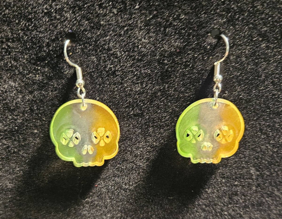 Cross eye skull earrings 