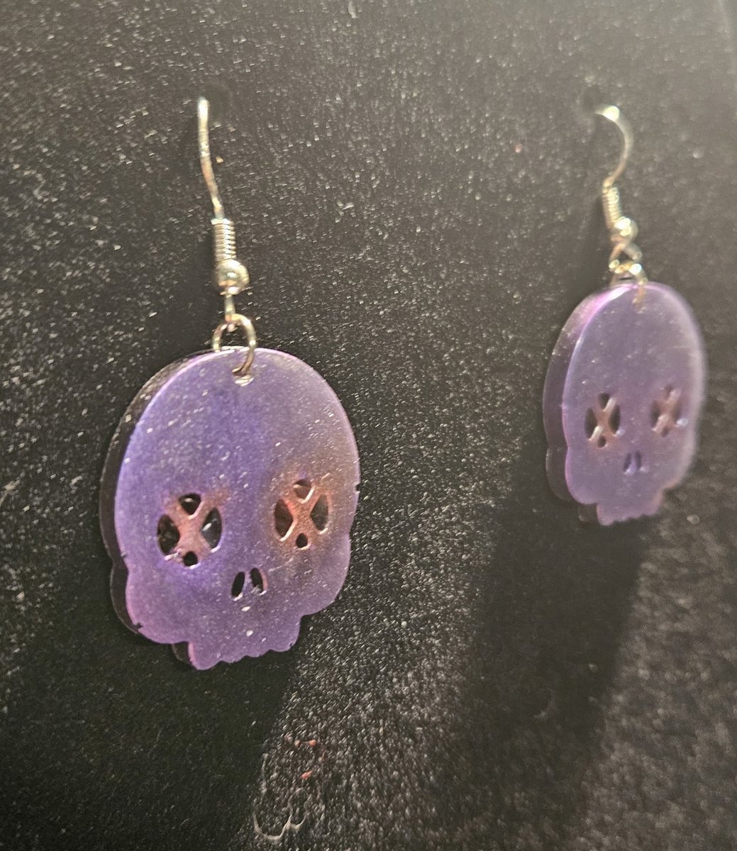 Cross eye skull earrings 