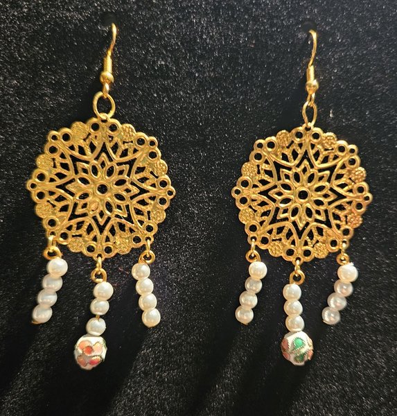 Gold and pearl earrings 